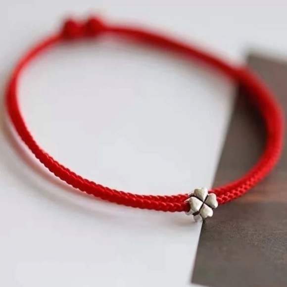 Four Leaf Clover String Bracelet Adjustable - Picture 3 of 7